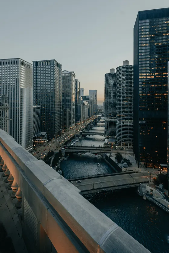 Chicago River at dusk between the Marina City towers